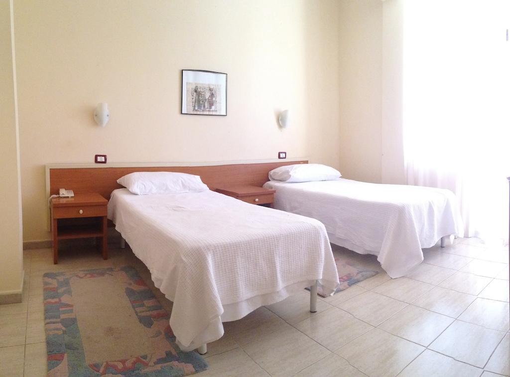 Akropoli Hotel Kryemëdhej الغرفة الصورة