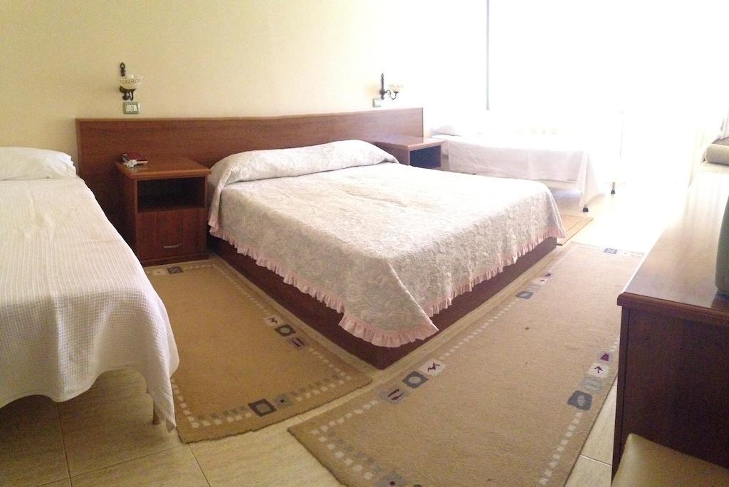 Akropoli Hotel Kryemëdhej الغرفة الصورة